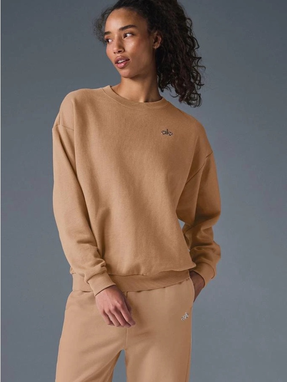 ALO Yoga Relaxed Crewneck Sweatshirt in Toasted Almond